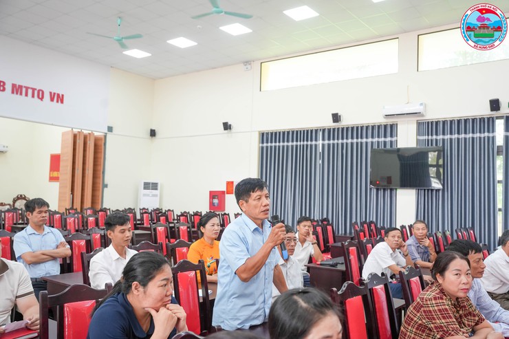 HỘI NGHỊ NGHE BÁO CÁO KẾT QUẢ LẤY Ý KIẾN NHÂN DÂN VỀ CÔNG TÁC SẮP XẾP, SÁP NHẬP THÔN DÂN CƯ TRÊN ĐỊA BÀN XÃ HƯNG ĐẠO- Ảnh 6.