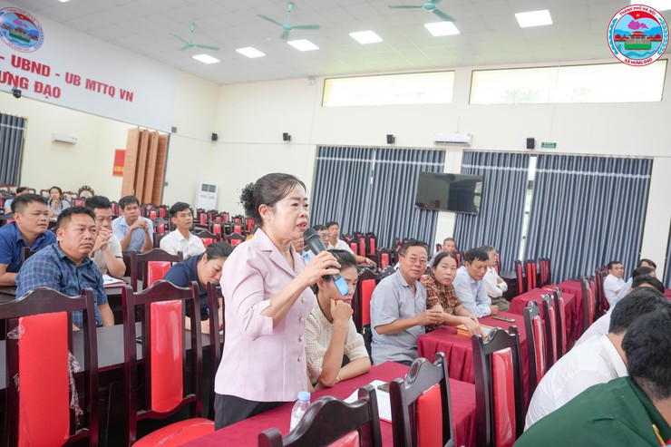 HỘI NGHỊ NGHE BÁO CÁO KẾT QUẢ LẤY Ý KIẾN NHÂN DÂN VỀ CÔNG TÁC SẮP XẾP, SÁP NHẬP THÔN DÂN CƯ TRÊN ĐỊA BÀN XÃ HƯNG ĐẠO- Ảnh 7.