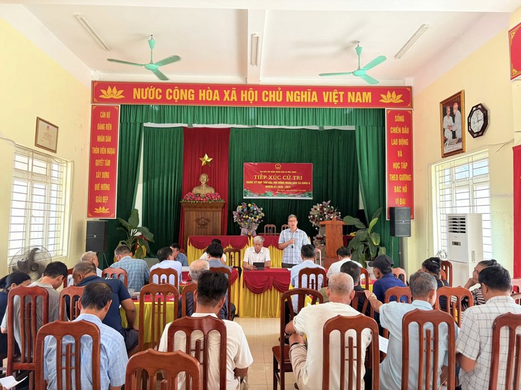 HỘI NGHỊ CÔNG BỐ TÀI LIỆU, PHỔ BIẾN CƠ CHẾ, CHÍNH SÁCH THU HỒI ĐẤT THỰC HIỆN DỰ ÁN NÂNG CẤP, MỞ RỘNG ĐƯỜNG TỈNH 429A TẠI THÔN VIÊN NGOẠI- Ảnh 1.