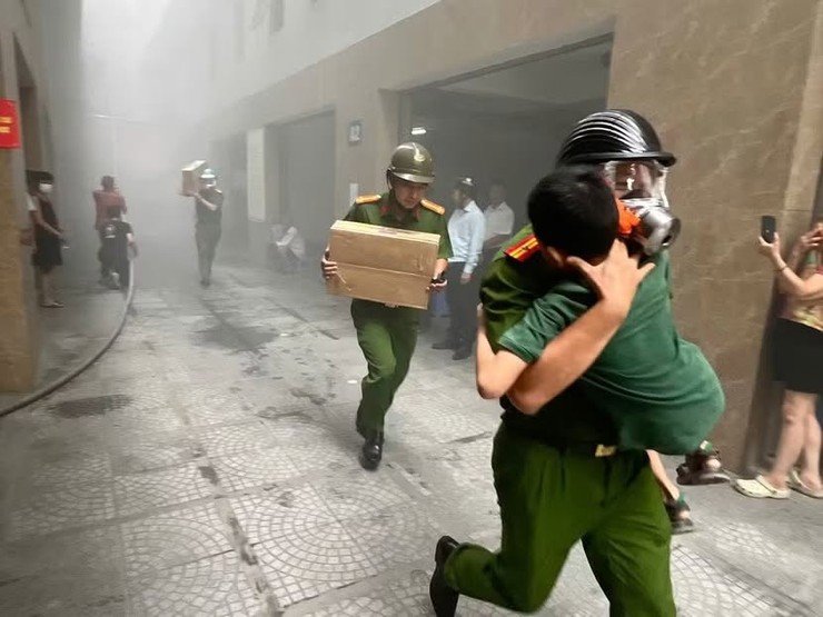 NÂNG CAO KHẢ NĂNG ỨNG PHÓ, BẢO VỆ TÍNH MẠNG VÀ TÀI SẢN NHÂN DÂN TRƯỚC HỎA HOẠN- Ảnh 5.