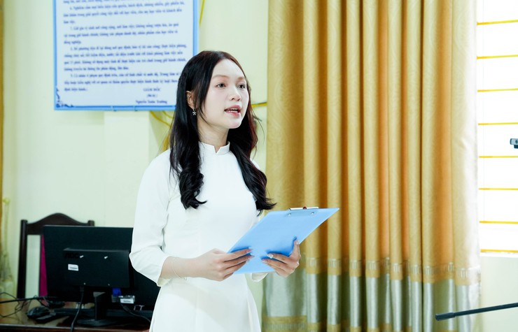 Trung tâm GDNN-GDTX Quốc Oai vinh dự có 4 em học sinh được đứng trong hàng ngũ của Đảng- Ảnh 8.