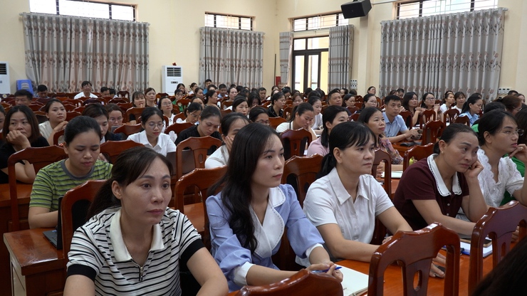 Xã Thanh Oai tập huấn sử dụng không gian làm việc số HanoiWork cho hơn 300 cán bộ, công chức, viên chức và người lao động- Ảnh 5.