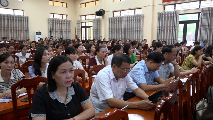 Xã Thanh Oai tập huấn sử dụng không gian làm việc số HanoiWork cho hơn 300 cán bộ, công chức, viên chức và người lao động- Ảnh 6.
