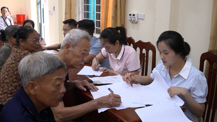 Chi trả gần 6,9 tỷ đồng tiền bồi thường, hỗ trợ giải phóng mặt bằng đợt 1 tại thôn Kim Bài- Ảnh 2.