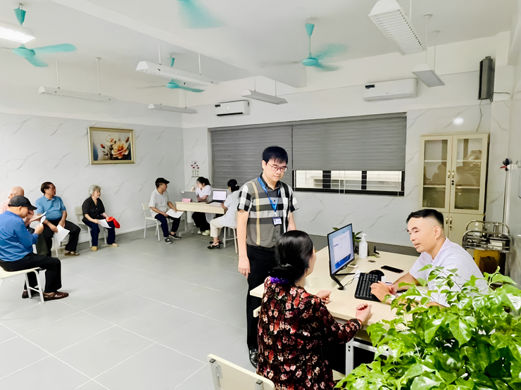Tri ân bằng hành động thiết thực: Phường Long Biên tổ chức khám sức khỏe cho đối tượng chính sách, người có công- Ảnh 3.