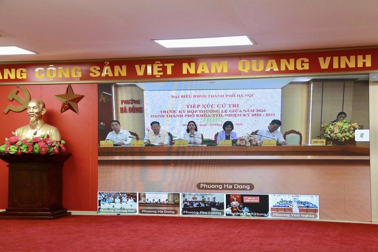 Chủ tịch HĐND TP Phùng Thị Hồng Hà tiếp xúc cử tri 5 phường trước kỳ họp thường lệ giữa năm 2026- Ảnh 1.