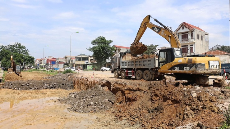 Phát huy vai trò nêu gương của cán bộ, đảng viên trong công tác giải phóng mặt bằng Quốc lộ 6- Ảnh 4.