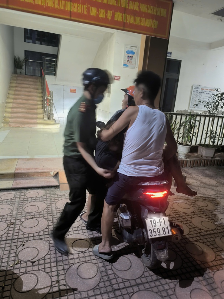 CÔNG AN XÃ DÂN HOÀ KỊP THỜI CỨU GIÚP NẠN NHÂN TAI NẠN GIAO THÔNG TRÊN ĐƯỜNG TỈNH LỘ 429- Ảnh 1.