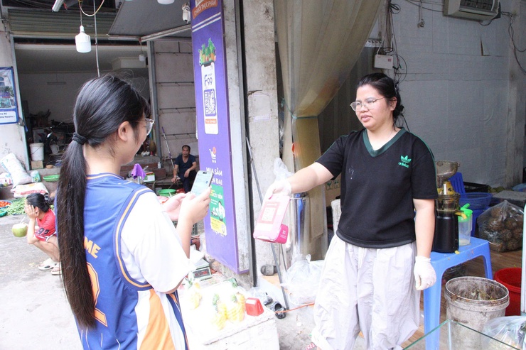 Công an xã Phú Nghĩa tiếp tục thực hiện giải quyết điểm nghẽn trật tự đô thị, trật tự công cộng tại chợ Trường Yên- Ảnh 12.