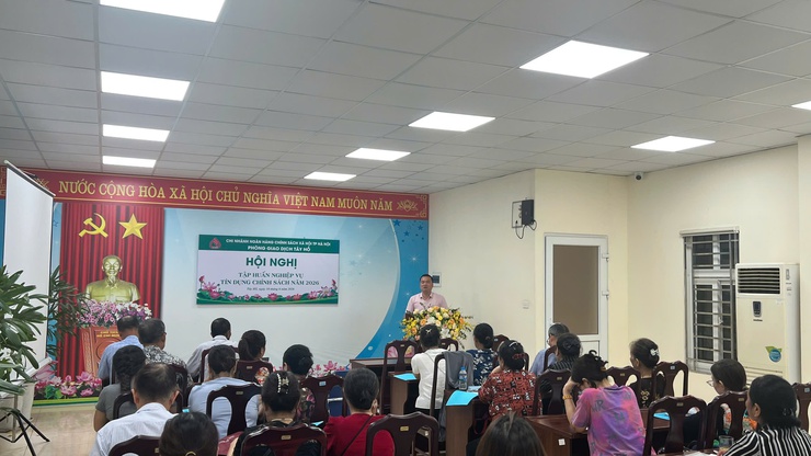 Ngân hàng chính sách xã hội Tây Hồ tổ chức tập huấn nghiệp vụ tín dụng chính sách cho ban quản lý tổ tiết kiệm và vay vốn Phường Phú Thượng- Ảnh 1.