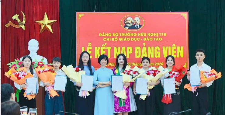 Chi bộ Phòng Giáo dục và Đào tạo Trường Hữu nghị T78 tổ chức Lễ kết nạp Đảng viên mới cho 07 học sinh ưu tú- Ảnh 3.