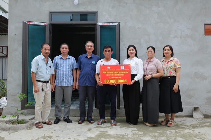 Ủy ban MTTQ Việt Nam xã Phú Nghĩa trao hỗ trợ xây dựng, sửa chữa nhà ở cho 02 hộ có hoàn cảnh khó khăn- Ảnh 6.