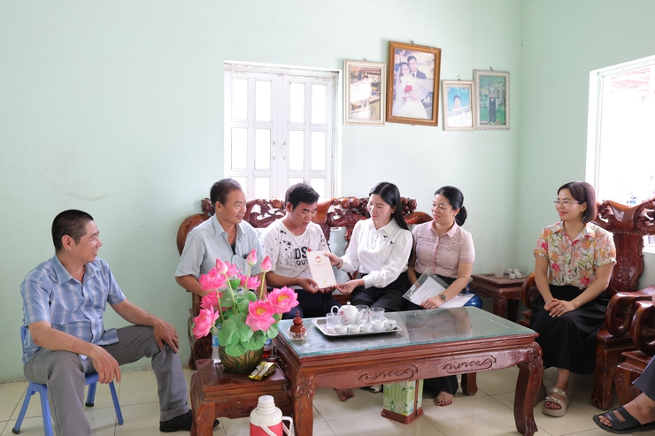 Ủy ban MTTQ Việt Nam xã Phú Nghĩa trao hỗ trợ xây dựng, sửa chữa nhà ở cho 02 hộ có hoàn cảnh khó khăn- Ảnh 5.