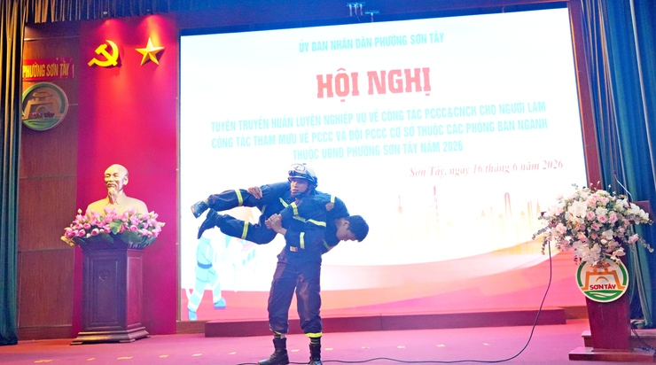 SƠN TÂY TẬP HUẤN NGHIỆP VỤ PCCC&CNCH, NÂNG CAO NĂNG LỰC ỨNG PHÓ SỰ CỐ TẠI CƠ SỞ- Ảnh 2.