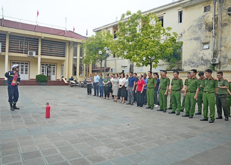 SƠN TÂY TẬP HUẤN NGHIỆP VỤ PCCC&CNCH, NÂNG CAO NĂNG LỰC ỨNG PHÓ SỰ CỐ TẠI CƠ SỞ- Ảnh 4.