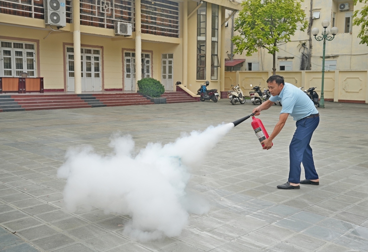 SƠN TÂY TẬP HUẤN NGHIỆP VỤ PCCC&CNCH, NÂNG CAO NĂNG LỰC ỨNG PHÓ SỰ CỐ TẠI CƠ SỞ- Ảnh 6.