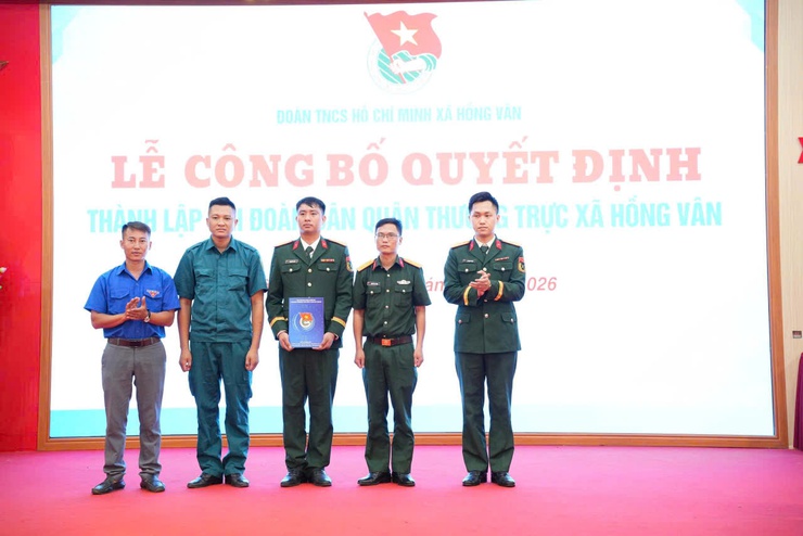 Lễ công bố quyết định thành lập chi đoàn dân quân thường trực xã Hồng Vân- Ảnh 2.