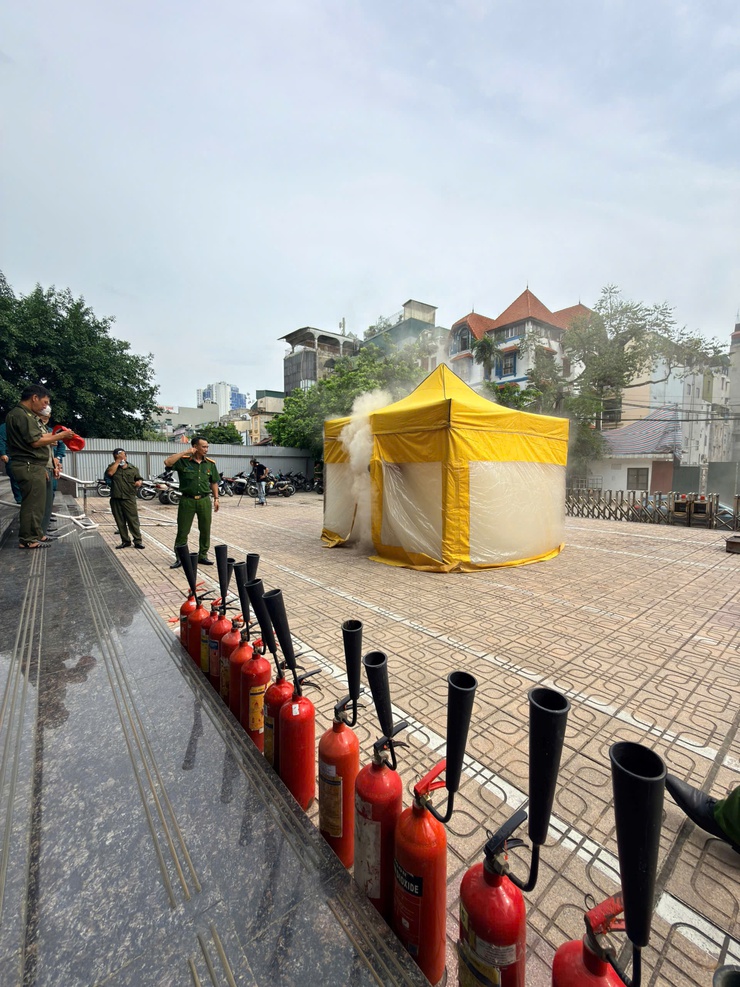 Phường Đống Đa: Huấn luyện nghiệp vụ phòng cháy, chữa cháy cho lực lượng dân phòng năm 2026- Ảnh 1.