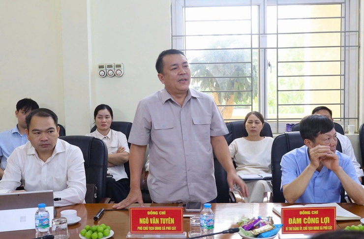 Hòa Lạc tổ chức Hội nghị rà soát ranh giới hành chính và trao đổi kinh nghiệm công tác giải phóng mặt bằng với xã Phú Cát.- Ảnh 3.