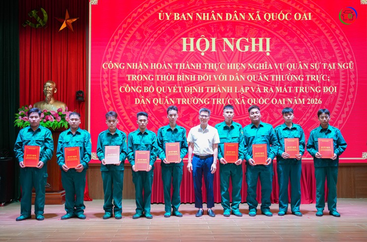 XÃ QUỐC OAI TỔ CHỨC HỘI NGHỊ CÔNG NHẬN HOÀN THÀNH NGHĨA VỤ DÂN QUÂN THƯỜNG TRỰC VÀ RA MẮT TRUNG ĐỘI DÂN QUÂN THƯỜNG TRỰC NĂM 2026- Ảnh 5.