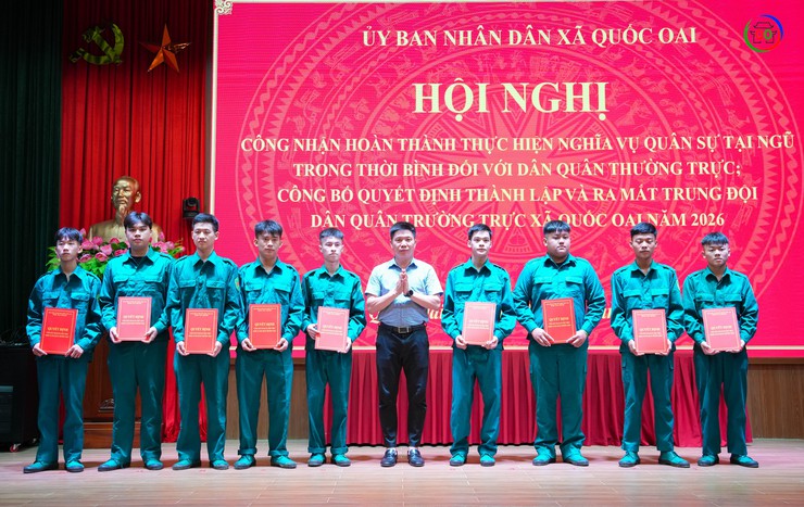 XÃ QUỐC OAI TỔ CHỨC HỘI NGHỊ CÔNG NHẬN HOÀN THÀNH NGHĨA VỤ DÂN QUÂN THƯỜNG TRỰC VÀ RA MẮT TRUNG ĐỘI DÂN QUÂN THƯỜNG TRỰC NĂM 2026- Ảnh 6.