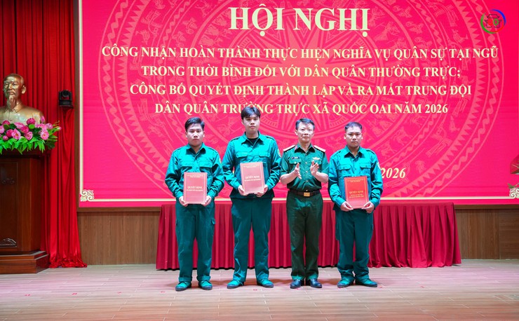 XÃ QUỐC OAI TỔ CHỨC HỘI NGHỊ CÔNG NHẬN HOÀN THÀNH NGHĨA VỤ DÂN QUÂN THƯỜNG TRỰC VÀ RA MẮT TRUNG ĐỘI DÂN QUÂN THƯỜNG TRỰC NĂM 2026- Ảnh 7.