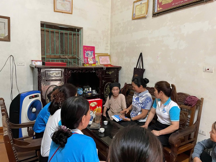 HỘI LIÊN HIỆP PHỤ NỮ XÃ HƯNG ĐẠO THĂM, TẶNG QUÀ CÁC GIA ĐÌNH CHÍNH SÁCH, NGƯỜI CÓ CÔNG VỚI CÁCH MẠNG NHÂN NGÀY GIA ĐÌNH VIỆT NAM 28/6- Ảnh 3.
