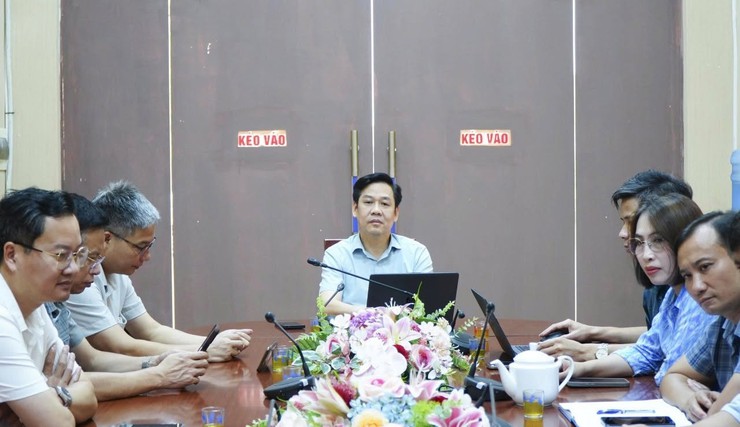 ỨNG THIÊN DỰ HỘI THẢO KHOA HỌC CẤP QUỐC GIA VỀ HOÀN THIỆN MÔ HÌNH CHÍNH QUYỀN ĐỊA PHƯƠNG 2 CẤP- Ảnh 1.