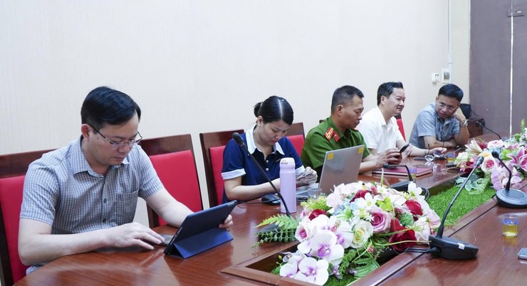 ỨNG THIÊN DỰ HỘI THẢO KHOA HỌC CẤP QUỐC GIA VỀ HOÀN THIỆN MÔ HÌNH CHÍNH QUYỀN ĐỊA PHƯƠNG 2 CẤP- Ảnh 3.