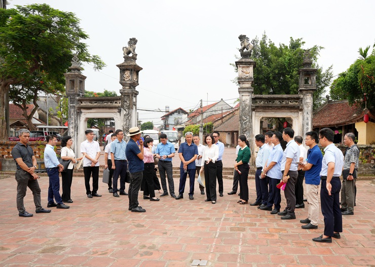 PHÓ CHỦ TỊCH UBND THÀNH PHỐ HÀ NỘI KHẢO SÁT CÔNG TÁC QUẢN LÝ, BẢO TỒN, TÔN TẠO VÀ PHÁT HUY GIÁ TRỊ DI TÍCH LÀNG CỔ Ở ĐƯỜNG LÂM- Ảnh 3.
