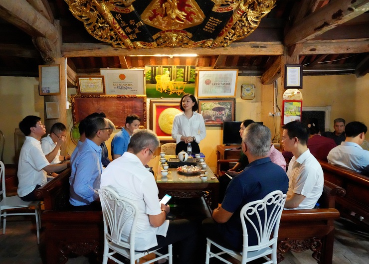 PHÓ CHỦ TỊCH UBND THÀNH PHỐ HÀ NỘI KHẢO SÁT CÔNG TÁC QUẢN LÝ, BẢO TỒN, TÔN TẠO VÀ PHÁT HUY GIÁ TRỊ DI TÍCH LÀNG CỔ Ở ĐƯỜNG LÂM- Ảnh 4.
