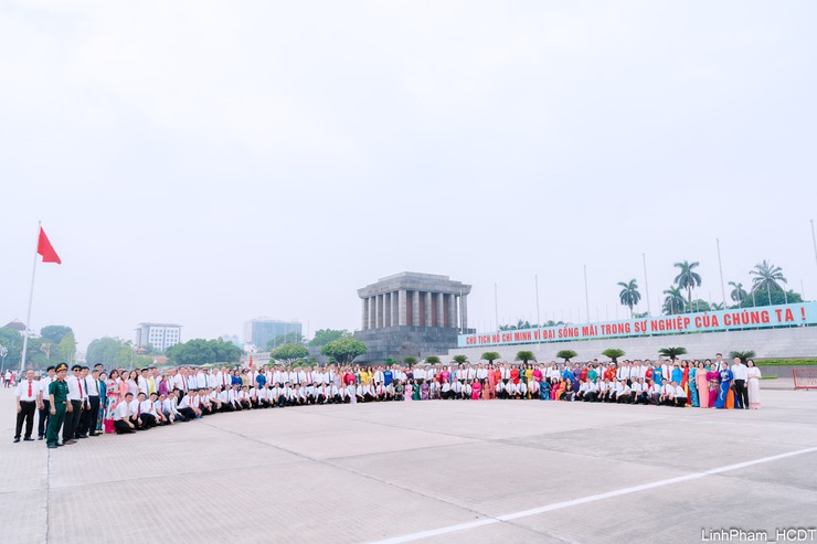 Phường Bồ Đề tổ chức Lễ báo công dâng Bác và dâng hương tưởng niệm các Anh hùng liệt sĩ nhân dịp sơ kết 01 năm thực hiện mô hình chính quyền địa phương 02 cấp- Ảnh 4.