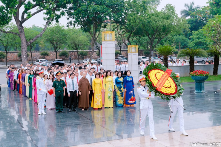 Phường Bồ Đề tổ chức Lễ báo công dâng Bác và dâng hương tưởng niệm các Anh hùng liệt sĩ nhân dịp sơ kết 01 năm thực hiện mô hình chính quyền địa phương 02 cấp- Ảnh 5.