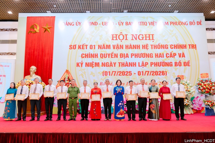 Phường Bồ Đề tổ chức Hội nghị Sơ kết 01 năm vận hành hệ thống chính trị chính quyền địa phương 02 cấp và kỷ niệm ngày thành lập phường Bồ Đề (01/7/2025-01/7/2026)- Ảnh 7.