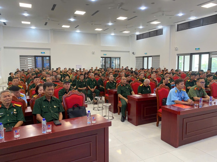 HỘI CCB XÃ THƯ LÂM TẬP HUẤN PHÒNG, CHỐNG LỪA ĐẢO TRÊN KHÔNG GIAN MẠNG VÀ NÂNG CAO NHẬN THỨC VỀ CHUYỂN ĐỔI SỐ- Ảnh 4.