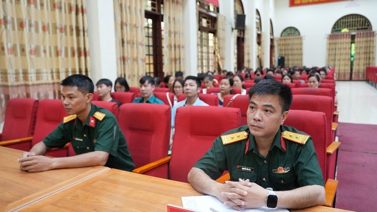 Dương Hòa khai mạc lớp bồi dưỡng kiến thức Quốc phòng và An ninh đối tượng 4 đợt 2 năm 2026- Ảnh 2.
