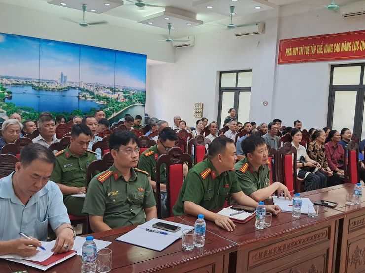 Đại biểu HĐND phường Tây Hồ tiếp xúc cử tri trước kỳ họp thường lệ giữa năm 2026: Lắng nghe dân, quyết liệt tháo gỡ "điểm nghẽn" dân sinh- Ảnh 3.