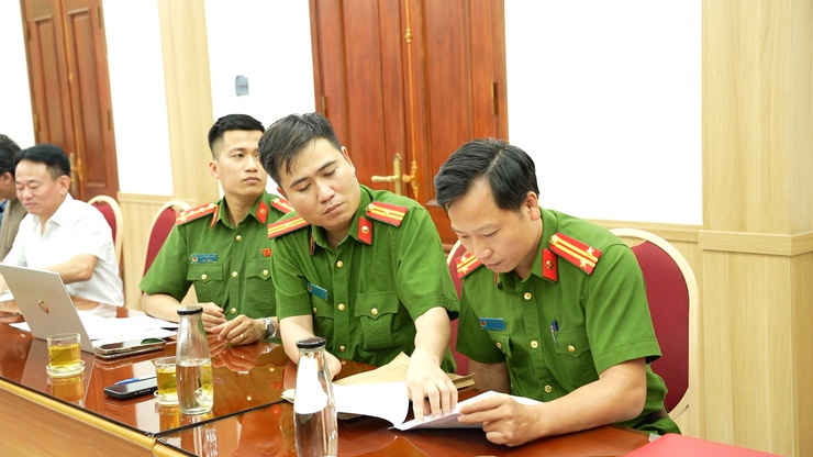 Tổ công tác Ban chỉ đạo 197 thành phố Hà Nội làm việc với UBND xã Dương Hoà về việc giải quyết điểm nghẽn về trật tự đô thị và xây dựng xã đảm bảo trật tự, kỷ cương, văn minh đô thị trên địa bàn thành phố Hà Nội- Ảnh 6.