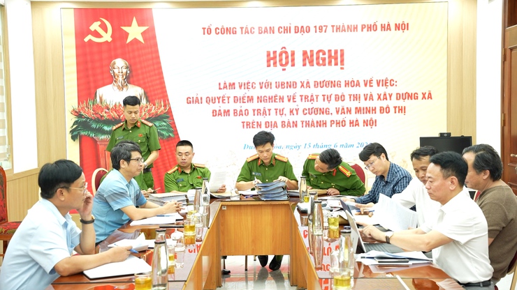 Tổ công tác Ban chỉ đạo 197 thành phố Hà Nội làm việc với UBND xã Dương Hoà về việc giải quyết điểm nghẽn về trật tự đô thị và xây dựng xã đảm bảo trật tự, kỷ cương, văn minh đô thị trên địa bàn thành phố Hà Nội- Ảnh 9.
