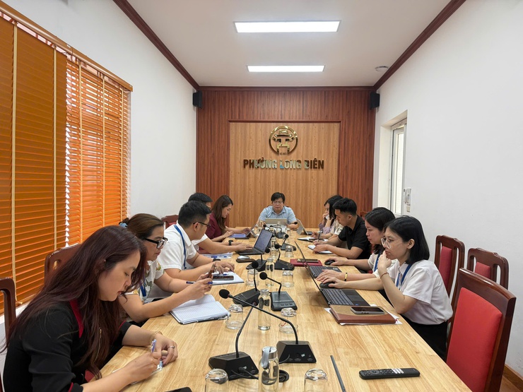 Phường Long Biên ứng dụng chuyển đổi số trong công tác điều hành và giải quyết thủ tục hành chính- Ảnh 1.