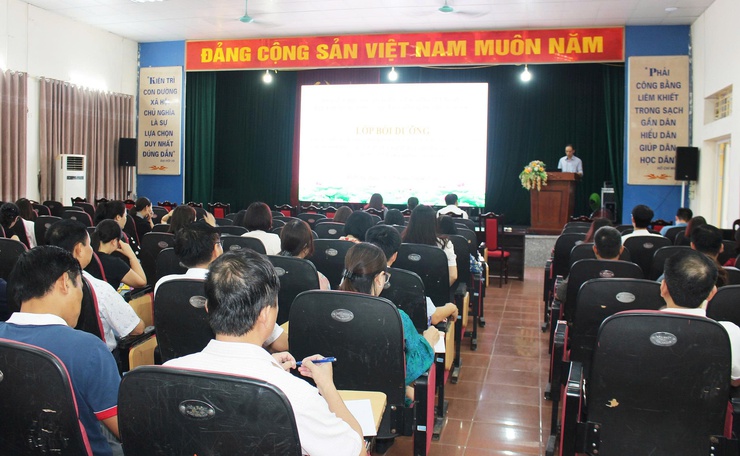 Khai giảng lớp bồi dưỡng lý luận chính trị và nghiệp vụ công tác Đảng năm 2026- Ảnh 1.