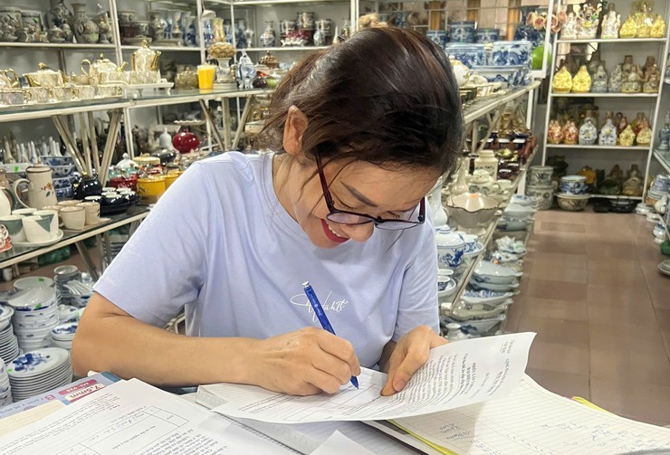 Các thôn trên địa bàn xã Bát Tràng đẩy nhanh tiến độ lấy ý kiến Nhân dân về Dự thảo Đề án sắp xếp thôn- Ảnh 4.