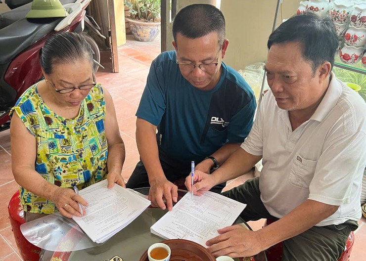 Các thôn trên địa bàn xã Bát Tràng đẩy nhanh tiến độ lấy ý kiến Nhân dân về Dự thảo Đề án sắp xếp thôn- Ảnh 3.