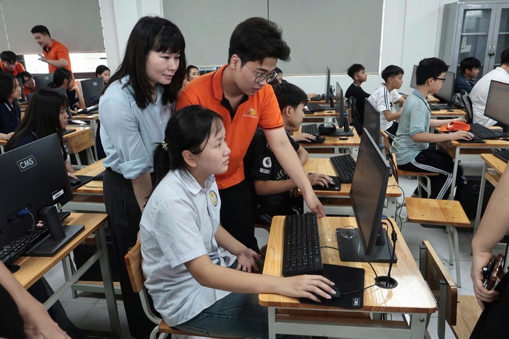 UBND xã Vân Đình khởi động các lớp công nghệ số, tiếng anh, stem miễn phí danh cho học sinh cơ sở trên địa bàn xã Vân Đình- Ảnh 3.