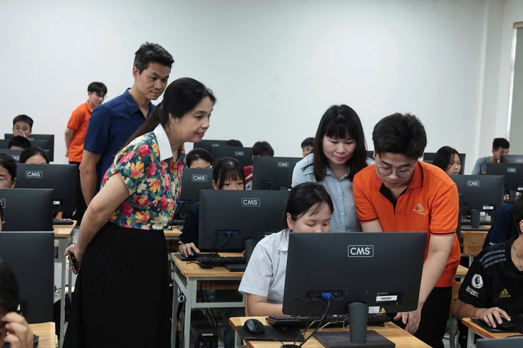 UBND xã Vân Đình khởi động các lớp công nghệ số, tiếng anh, stem miễn phí danh cho học sinh cơ sở trên địa bàn xã Vân Đình- Ảnh 8.