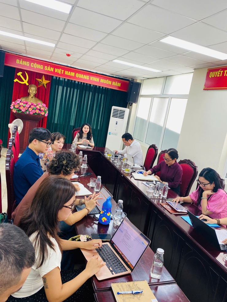 Phường Hai Bà Trưng làm việc với Sở Văn hóa và Thể thao thành phố Hà Nội về việc đẩy mạnh triển khai mô hình công viên sáng tạo tại công viên Thống Nhất.- Ảnh 1.
