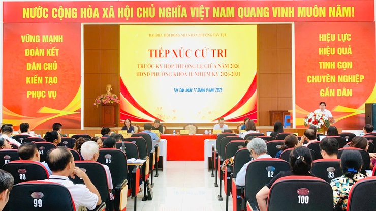 Đại biểu HĐND phường Tây Tựu tiếp xúc cử tri trước kỳ họp thường lệ giữa năm 2026- Ảnh 1.