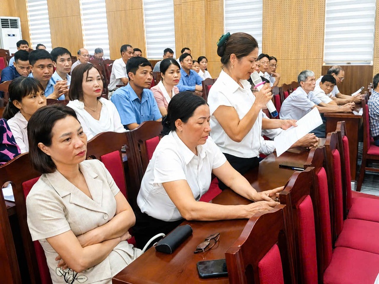 Chủ tịch UBND xã Nguyễn Quý Mạnh tham dự buổi tiếp xúc với cử tri của đại biểu HĐND thành phố Hà Nội.- Ảnh 2.