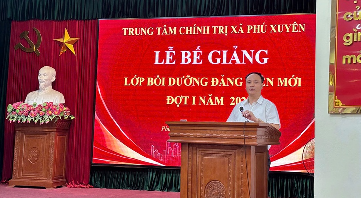 Lễ tốt nghiệp lớp bồi dưỡng lý luận chính trị cho đảng viên mới được kết nạp đợt I năm 2026 - ảnh 3