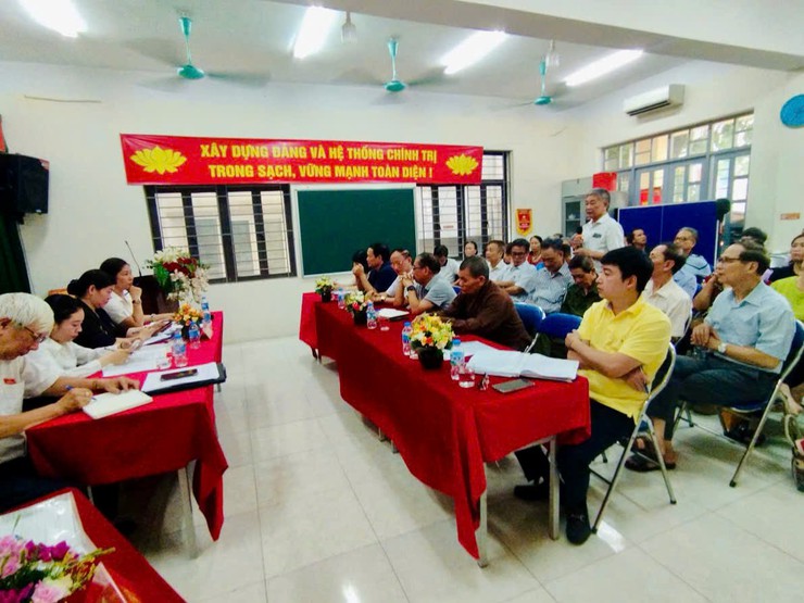 Tổ đại biểu số 1 HĐND phường Thanh Xuân tiếp xúc cử tri trước Kỳ họp thứ 3 (kỳ họp thường lệ) HĐND phường khóa II, nhiệm kỳ 2026 - 2031
- Ảnh 2.